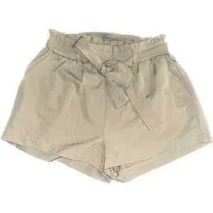 High waisted shorts with belt and pockets can dress up or down!! Brand new! 😍